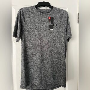 Men’s under armuor loose fit tee shirt